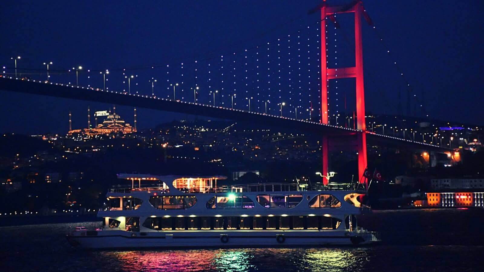 Istanbul Dinner Cruise (Bosphorus Boat Tour & Night Show)