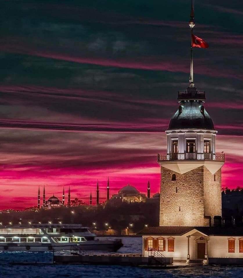Istanbul Dinner Cruise (Bosphorus Boat Tour & Night Show)